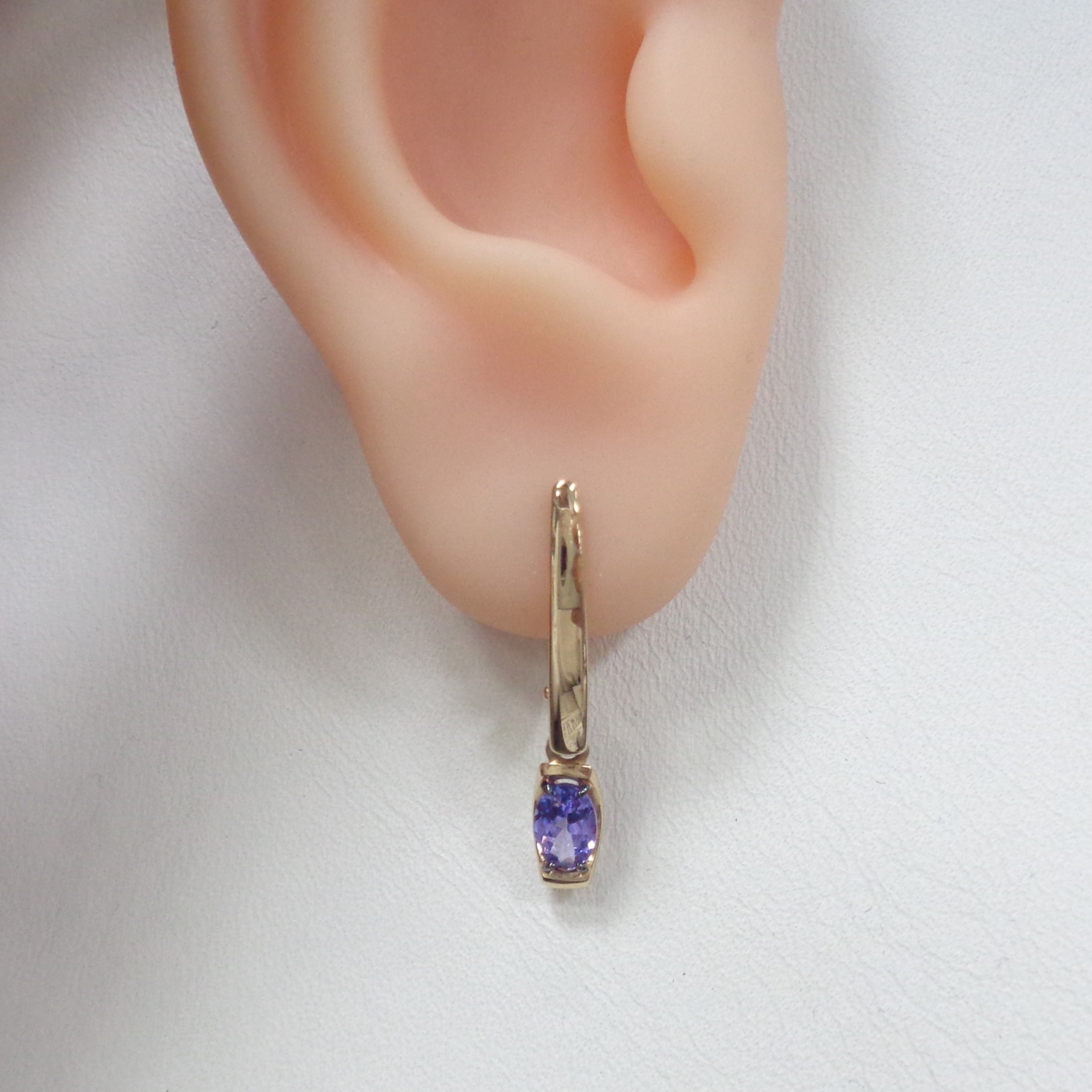 Золотые серьги 585 пробы; родий черный; вставки 2 Танзанит;